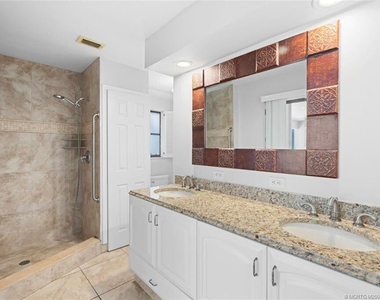 3074 Ne Loquat Lane - Photo Thumbnail 13