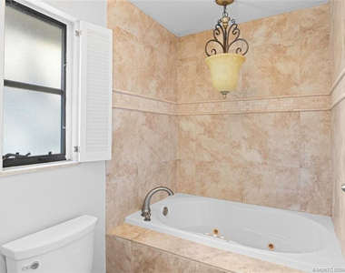 3074 Ne Loquat Lane - Photo Thumbnail 14