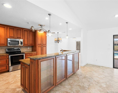 3074 Ne Loquat Lane - Photo Thumbnail 5