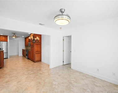 3074 Ne Loquat Lane - Photo Thumbnail 17