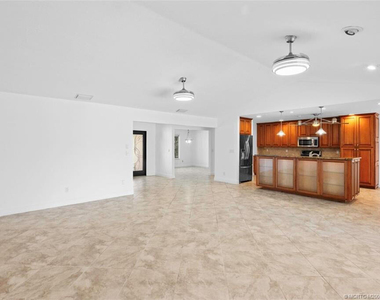3074 Ne Loquat Lane - Photo Thumbnail 10
