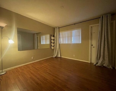 3930 Crystal Lake Drive - Photo Thumbnail 7