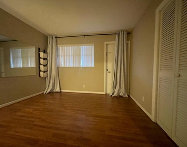 3930 Crystal Lake Drive - Photo Thumbnail 5