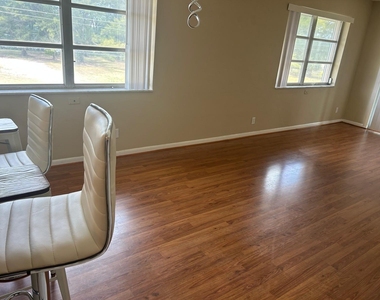 3930 Crystal Lake Drive - Photo Thumbnail 4