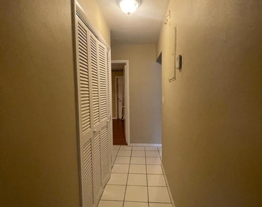 3930 Crystal Lake Drive - Photo Thumbnail 10