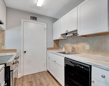 2301 N Congress Avenue - Photo Thumbnail 3