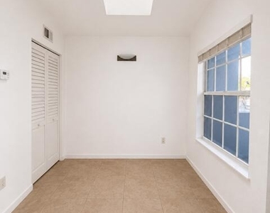1000 Crystal Way - Photo Thumbnail 9