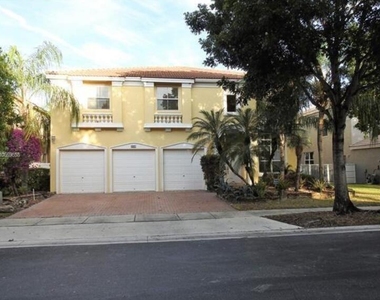 833 Sw 167th Avenue - Photo Thumbnail 1