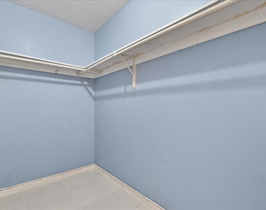 220 Country Lane - Photo Thumbnail 14