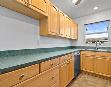 220 Country Lane - Photo Thumbnail 10