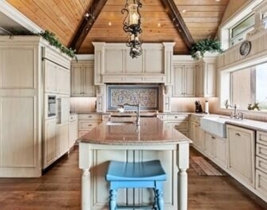 965 Pebble Lane - Photo Thumbnail 9
