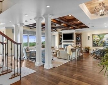 965 Pebble Lane - Photo Thumbnail 2