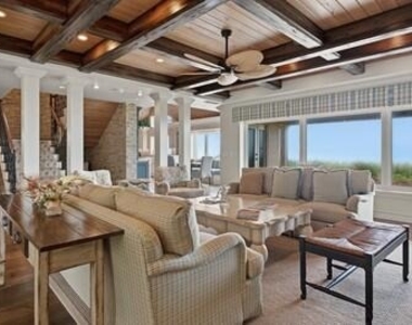 965 Pebble Lane - Photo Thumbnail 5