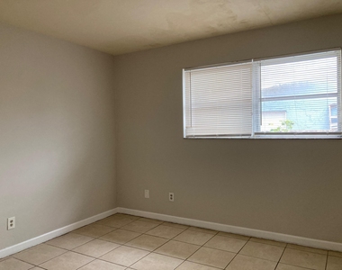 6124 Lincoln Street - Photo Thumbnail 8