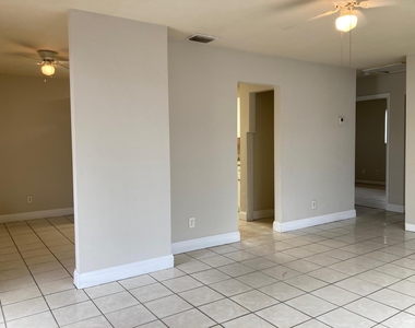 6124 Lincoln Street - Photo Thumbnail 5
