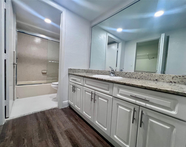 17350 Nw 68th Avenue - Photo Thumbnail 5