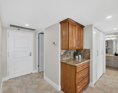 4200 N Ocean Drive - Photo Thumbnail 6