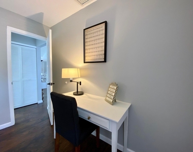 453 Park Forest Way - Photo Thumbnail 15
