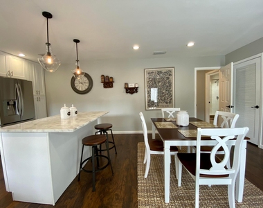 453 Park Forest Way - Photo Thumbnail 5