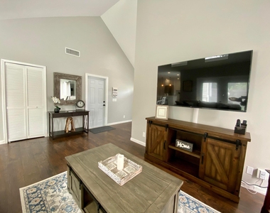 453 Park Forest Way - Photo Thumbnail 1