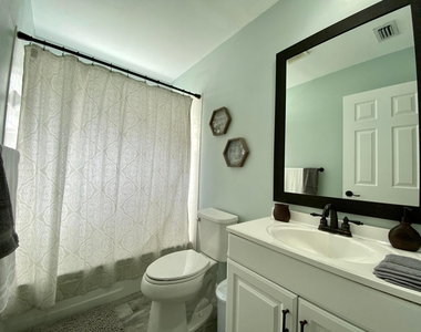 453 Park Forest Way - Photo Thumbnail 14