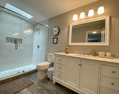 453 Park Forest Way - Photo Thumbnail 11
