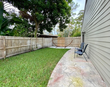 453 Park Forest Way - Photo Thumbnail 17