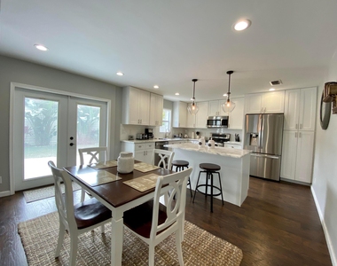 453 Park Forest Way - Photo Thumbnail 6