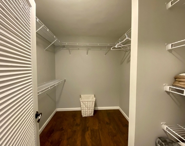 453 Park Forest Way - Photo Thumbnail 12
