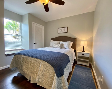 453 Park Forest Way - Photo Thumbnail 13