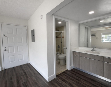 17350 Nw 68th Avenue - Photo Thumbnail 3