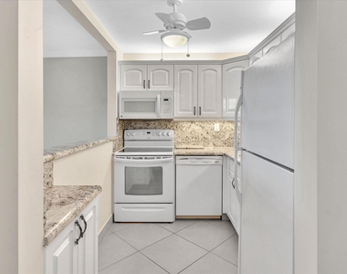 1421 S Ocean Boulevard - Photo Thumbnail 2