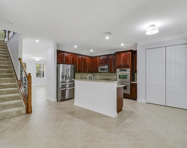 112 Dunmore Drive - Photo Thumbnail 6