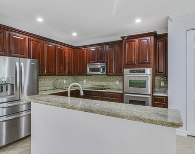 112 Dunmore Drive - Photo Thumbnail 9