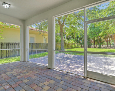 112 Dunmore Drive - Photo Thumbnail 17