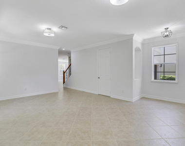 112 Dunmore Drive - Photo Thumbnail 4