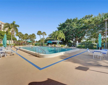 1100 Saint Charles Place - Photo Thumbnail 3