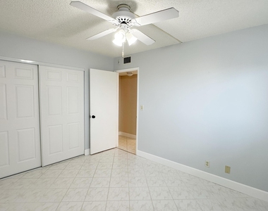 2220 N Cypress Bend Drive - Photo Thumbnail 22