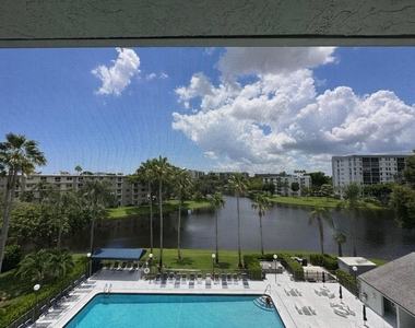 2220 N Cypress Bend Drive - Photo Thumbnail 28