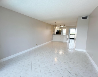 2220 N Cypress Bend Drive - Photo Thumbnail 11