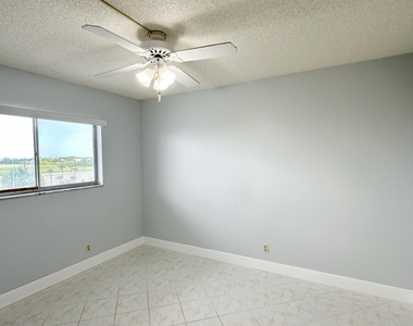 2220 N Cypress Bend Drive - Photo Thumbnail 23
