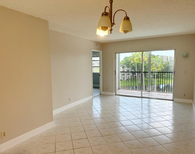 2220 N Cypress Bend Drive - Photo Thumbnail 8