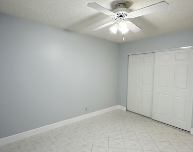 2220 N Cypress Bend Drive - Photo Thumbnail 21