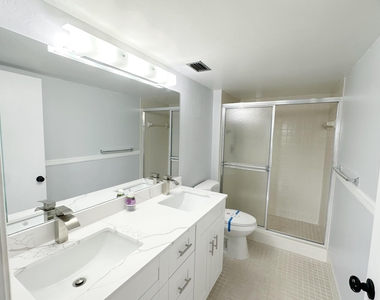 2220 N Cypress Bend Drive - Photo Thumbnail 18