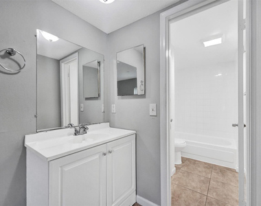 555 Se 8th Street - Photo Thumbnail 10
