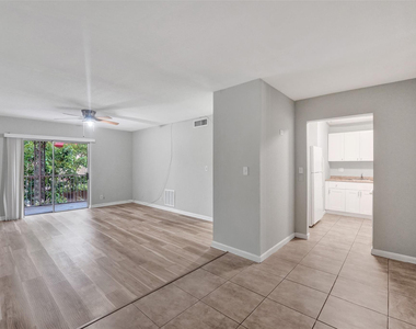 555 Se 8th Street - Photo Thumbnail 12