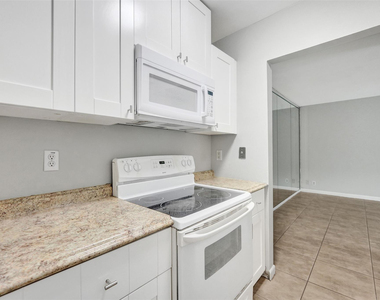 555 Se 8th Street - Photo Thumbnail 9