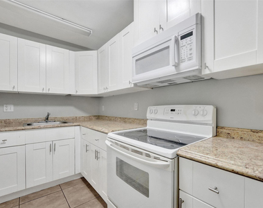 555 Se 8th Street - Photo Thumbnail 8