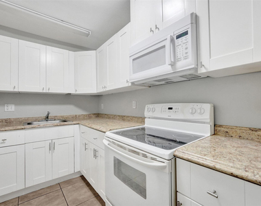 555 Se 8th Street - Photo Thumbnail 14