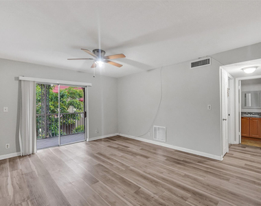 555 Se 8th Street - Photo Thumbnail 15